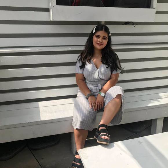 Meet your Posher, Rebeca - Picture 1 of 1